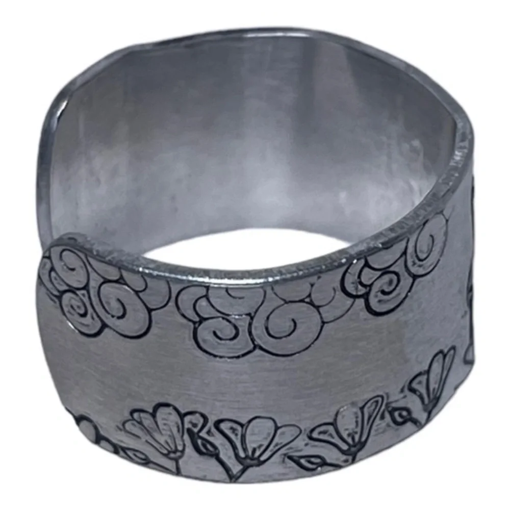 Handmade 9 stamped‎ humming bird & floral silver rounded edges wide cuff ring